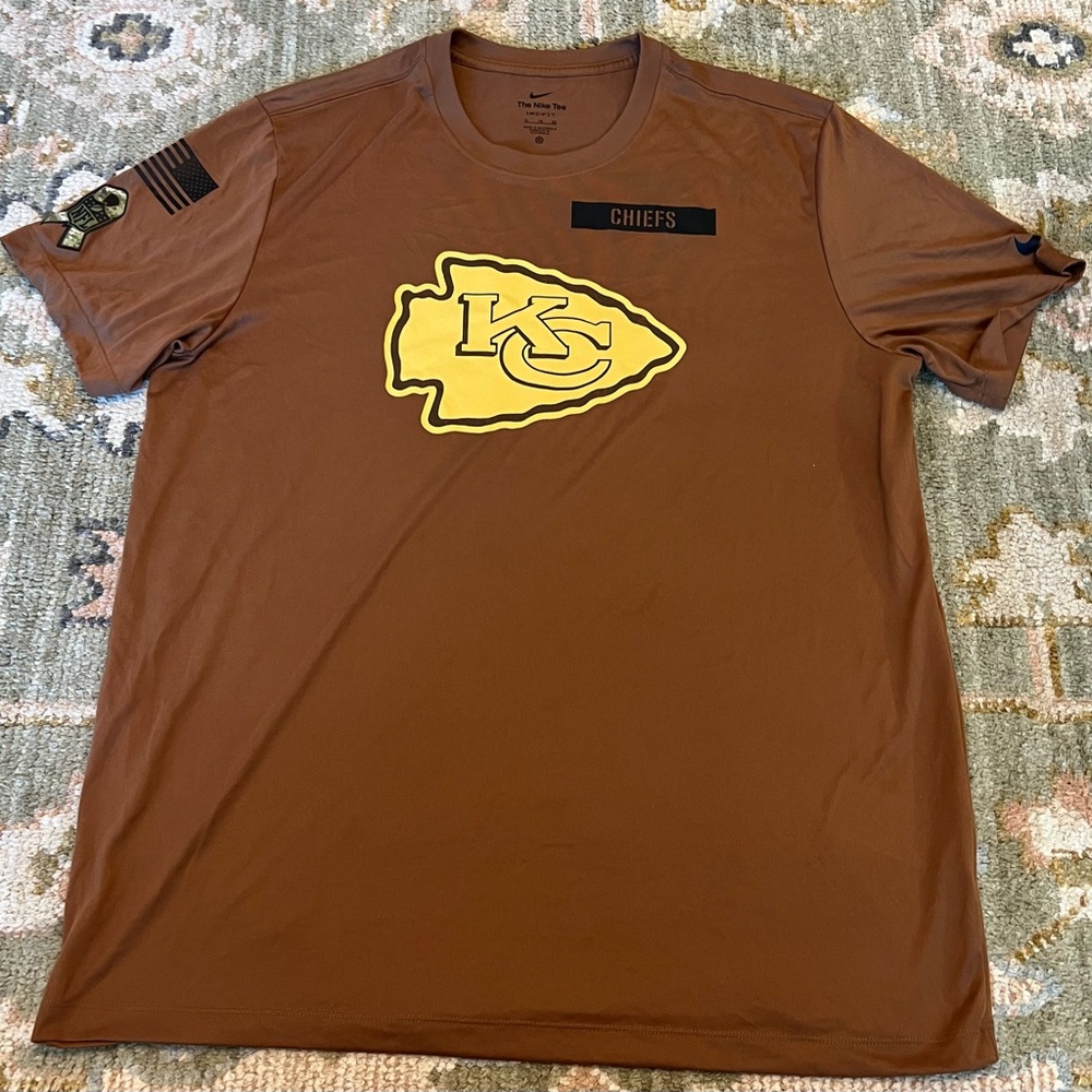Kansas City Chiefs Salute To Service Shirt Men’s Size XL Color Brown